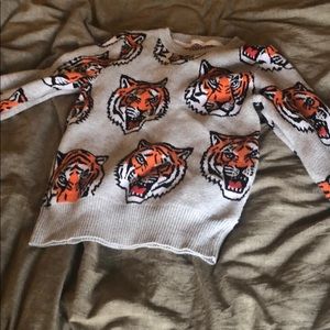 Sweater tigers